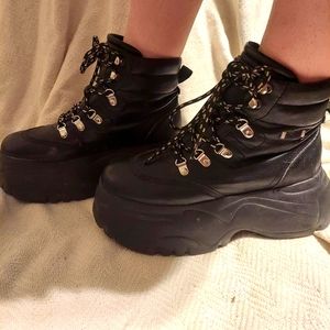 Nokwol Sacred Black size 9 women's